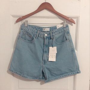 Mom fit high rise jean short ZARA.